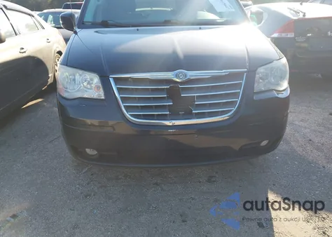 2010 Chrysler Town & Country Touring из США, поврежденный, VIN 2A4RR5D11AR151007